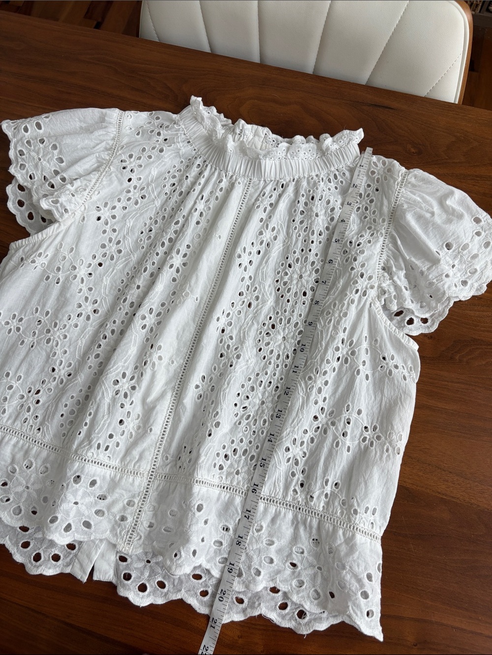 Jennifer & Grace Broderie Anglaise Flutter Sleeve Blouse
Size Large - Picture 9 of 10